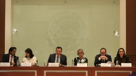 Conferencia trimestral de la Secretaría de Hacienda y Crédito Público a cargo de Bertha Gómez Castro Subsecretaria de Egresos y Carlos Lerma Cotera Subsecretario de Ingresos; acompañados de otros miembros del equipo de Hacienda. Foto EE: Eric Lugo