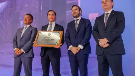 DMSolar fue fundada en 2012 como un emprendimiento universitario de tres jóvenes estudiantes de la Universidad Panamericana.