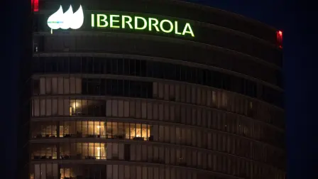 La empresa española de agua y energías renovables Cox acordó comprar los activos de Iberdrola en México en una operación que valora el negocio en 4,200 millones de dólares.

Para más información del tema, visita: https://www.eleconomista.com.mx/empresas/iberdrola-vende-activos-mexico-espanola-cox-4-200-millones-dolares-20250731-770659.html

¡Síguenos en nuestras redes sociales para mantenerte informado!

Twitter: https://twitter.com/eleconomista 
Facebook: https://www.facebook.com/ElEconomista.mx
Instagram: https://www.instagram.com/eleconomistamx
LinkedIn: https://www.linkedin.com/company/el-economista/

#ElEconomista #EETV
