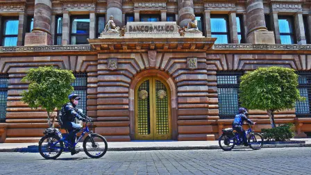 Especialistas del sector privado ajustaron al alza su expectativa de crecimiento para el Producto Interno Bruto (PIB) de México de este año a 0.20%, según los resultados de la Encuesta aplicada por el Banco de México (Banxico).

Para más información del tema, visita: https://www.eleconomista.com.mx/economia/especialistas-suben-0-20-prevision-pib-esperan-inflacion-4-11-encuesta-banxico-20250801-770848.html

¡Síguenos en nuestras redes sociales para mantenerte informado!

Twitter: https://twitter.com/eleconomista 
Facebook: https://www.facebook.com/ElEconomista.mx
Instagram: https://www.instagram.com/eleconomistamx
LinkedIn: https://www.linkedin.com/company/el-economista/

#ElEconomista #EETV