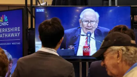 El conglomerado de Buffett es seguido de cerca por los inversores, porque su amplia gama de negocios se considera un microcosmos de la economía de EU.

Para más información del tema, visita: https://www.eleconomista.com.mx/internacionales/aranceles-trump-afectan-negocios-bienes-consumo-warren-buffett-berkshire-20250802-770973.html

¡Síguenos en nuestras redes sociales para mantenerte informado!

Twitter: https://twitter.com/eleconomista 
Facebook: https://www.facebook.com/ElEconomista.mx
Instagram: https://www.instagram.com/eleconomistamx
LinkedIn: https://www.linkedin.com/company/el-economista/

#ElEconomista #EETV #Aranceles #WarrenBuffet