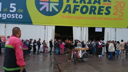 La visión lejana del retiro hace que los trabajadores pocas veces se acerquen a supervisar que todo vaya bien con su cuenta de Afore, algunos, descubren que tienen la cuenta invadida o homonimia, que los cambiaron de administradora sin su consentimiento, entre otro tipo de eventos desafortunados.

Para más información del tema, visita: https://www.eleconomista.com.mx/finanzaspersonales/historias-terror-afores-errores-costarte-retiro-atrasarlo-20250804-771131.html 

¡Síguenos en nuestras redes sociales para mantenerte informado!

Twitter: https://twitter.com/eleconomista 
Facebook: https://www.facebook.com/ElEconomista.mx
Instagram: https://www.instagram.com/eleconomistamx
LinkedIn: https://www.linkedin.com/company/el-economista/

#ElEconomista #EETV