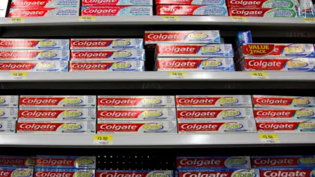 Autoridades sanitarias advierten riesgos por el uso de la crema dental Colgate Total Clean Mint y el consumo prolongado de Tajín con dióxido de silicio.

Para más información del tema, visita: https://www.eleconomista.com.mx/empresas/cofepris-retira-pasta-colgate-total-clean-mint-consumidor-lanza-alerta-tajin-20250807-771682.html

¡Síguenos en nuestras redes sociales para mantenerte informado!

Twitter: https://twitter.com/eleconomista 
Facebook: https://www.facebook.com/ElEconomista.mx
Instagram: https://www.instagram.com/eleconomistamx
LinkedIn: https://www.linkedin.com/company/el-economista/

#ElEconomista #EETV