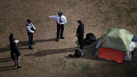 En 2024 la capital estadounidense tenía más de 5,600 personas en situación de calle. 

Para más información del tema, visita: https://www.eleconomista.com.mx/internacionales/trump-conmina-personas-hogar-irse-lejos-washington-20250810-772051.html 

¡Síguenos en nuestras redes sociales para mantenerte informado! 

Twitter: https://twitter.com/eleconomista 
Facebook: https://www.facebook.com/ElEconomista.mx 
Instagram: https://www.instagram.com/eleconomistamx 
LinkedIn: https://www.linkedin.com/company/el-economista/ 

#ElEconomista #EETV #DonaldTrump