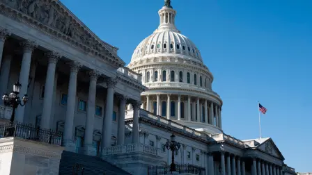 El fiscal Brian Schwalb dijo que la demanda, presentada ante una corte federal de Washington, tiene como objetivo lograr un dictamen que certifique la ilegalidad de la toma de control del departamento de policía local por parte de Trump.

Para más información del tema, visita: https://www.eleconomista.com.mx/internacionales/fiscal-washington-d-c-presenta-demanda-impedir-control-federal-policia-20250815-772871.html

¡Síguenos en nuestras redes sociales para mantenerte informado!

Twitter: https://twitter.com/eleconomista 
Facebook: https://www.facebook.com/ElEconomista.mx
Instagram: https://www.instagram.com/eleconomistamx
LinkedIn: https://www.linkedin.com/company/el-economista/

#ElEconomista #EETV