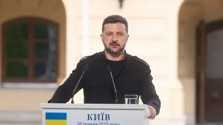 El presidente ucraniano, Volodimir Zelenski, afirmó el domingo que una reunión con su homólogo ruso, Vladimir Putin, sería "la forma más eficaz de avanzar", ante el estancamiento de los esfuerzos diplomáticos para poner fin a la guerra.

¡Síguenos en nuestras redes sociales para mantenerte informado!

Twitter: https://twitter.com/eleconomista 
Facebook: https://www.facebook.com/ElEconomista.mx
Instagram: https://www.instagram.com/eleconomistamx
LinkedIn: https://www.linkedin.com/company/el-economista/
T

#ElEconomista #EETV