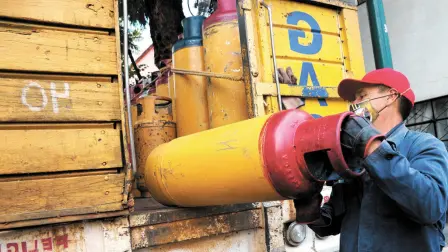 Además del alza en el precio de los alimentos, los hogares mexicanos se enfrentan a un nuevo desafío: el aumento del gas LP, que alcanzó su nivel más alto en cinco años.

Para más información del tema, visita: https://www.eleconomista.com.mx/finanzaspersonales/encarece-gas-lp-alcanza-maximo-5-anos-golpea-finanzas-familiares-20250826-774357.html

¡Síguenos en nuestras redes sociales para mantenerte informado!

Twitter: https://twitter.com/eleconomista 
Facebook: https://www.facebook.com/ElEconomista.mx
Instagram: https://www.instagram.com/eleconomistamx
LinkedIn: https://www.linkedin.com/company/el-economista/

#ElEconomista #EETV