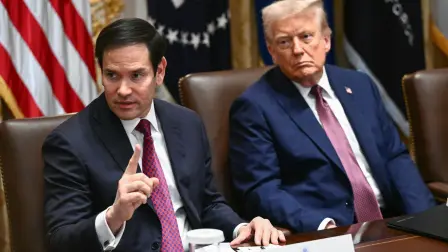 El Secretario de Estado de EU, Marco Rubio, con el presidente Donald Trump en una reunión de gabinete. Foto: AFP