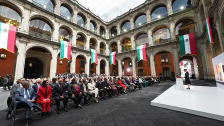 En el documento, con datos a junio, la Ejecutiva federal aseguró que se han generado ahorros por 6.5 millones de pesos ante las medidas de austeridad que se han impuesto, además de asegurar que se mantienen finanzas públicas sanas.

Para más información del tema, visita: https://www.eleconomista.com.mx/economia/sheinbaum-reafirma-austeridad-fiscal-descarta-nuevos-impuestos-primer-informe-gobierno-20250901-775261.html

¡Síguenos en nuestras redes sociales para mantenerte informado!

Twitter: https://twitter.com/eleconomista 
Facebook: https://www.facebook.com/ElEconomista.mx
Instagram: https://www.instagram.com/eleconomistamx
LinkedIn: https://www.linkedin.com/company/el-economista/

#ElEconomista #EETV