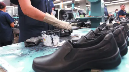 Las cuotas compensatorias van en un rango de entre 0.54 y 22.50 dólares por par a las importaciones que ingresen por debajo del precio de referencia de 22.58 dólares por par.

Para más información del tema, visita: https://www.eleconomista.com.mx/empresas/mexico-impone-cuotas-compensatorias-importaciones-calzado-china-20250903-775562.html

¡Síguenos en nuestras redes sociales para mantenerte informado!

Twitter: https://twitter.com/eleconomista 
Facebook: https://www.facebook.com/ElEconomista.mx
Instagram: https://www.instagram.com/eleconomistamx
LinkedIn: https://www.linkedin.com/company/el-economista/

#ElEconomista #EETV