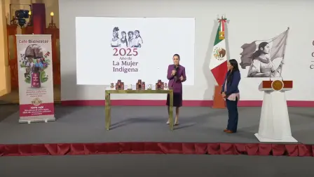 El Gobierno de México lanzó este miércoles el Café del Bienestar, un producto 100% mexicano que apoyará a pequeños cafetaleros. Estará disponible desde 35 pesos.

Para más información del tema, visita: https://www.eleconomista.com.mx/politica/gobierno-presenta-cafe-bienestar-precios-presentaciones-puntos-venta-20250903-775549.html

¡Síguenos en nuestras redes sociales para mantenerte informado!

Twitter: https://twitter.com/eleconomista 
Facebook: https://www.facebook.com/ElEconomista.mx
Instagram: https://www.instagram.com/eleconomistamx
LinkedIn: https://www.linkedin.com/company/el-economista/

#ElEconomista #EETV