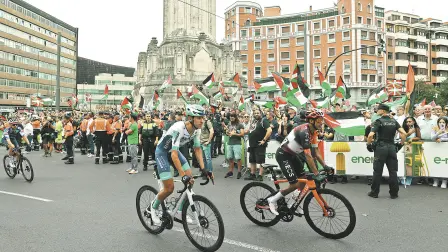 Protestas pro Palestina frenan la Vuelta a España.