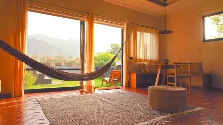 Casa Fernanda preserva el valor cultural de Tepoztlán al integrar arte, gastronomía y hospitalidad en un mismo espacio.