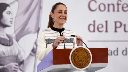 La presidenta Claudia Sheinbaum en su conferencia matutina en Palacio Nacional.