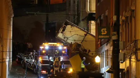 Los primeros elementos de la investigación revelan que el choque del accidente se produjo a una velocidad de 60 km/h.

Para más información del tema, visita: https://www.eleconomista.com.mx/internacionales/accidente-funicular-lisboa-ocurrio-desconexion-cable-dos-cabinas-20250906-776058.html 

¡Síguenos en nuestras redes sociales para mantenerte informado!

Twitter: https://twitter.com/eleconomista 
Facebook: https://www.facebook.com/ElEconomista.mx
Instagram: https://www.instagram.com/eleconomistamx
LinkedIn: https://www.linkedin.com/company/el-economista/

#ElEconomista #EETV #Lisboa