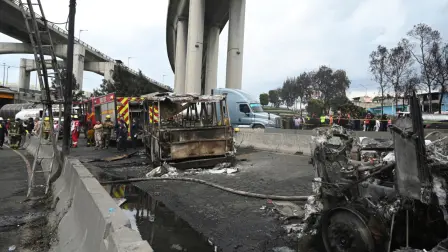 La explosión de un camión que transportaba miles de litros de gas en la Ciudad de México dejó este miércoles cuatro muertos y 90 heridos, varios de ellos de gravedad, según el más reciente balance de las autoridades.