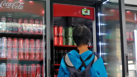 Más de la mitad de las personas en redes sociales en el país rechaza el aumento al IEPS en refrescos por considerarlo un golpe al bolsillo, mientras 29% lo respalda como medida contra la obesidad.

Para más información del tema, visita: https://www.eleconomista.com.mx/finanzaspersonales/60-mexicanos-rechaza-aumento-impuesto-refrescos-20250909-776466.html

¡Síguenos en nuestras redes sociales para mantenerte informado!

Twitter: https://twitter.com/eleconomista 
Facebook: https://www.facebook.com/ElEconomista.mx
Instagram: https://www.instagram.com/eleconomistamx
LinkedIn: https://www.linkedin.com/company/el-economista/

#ElEconomista #EETV