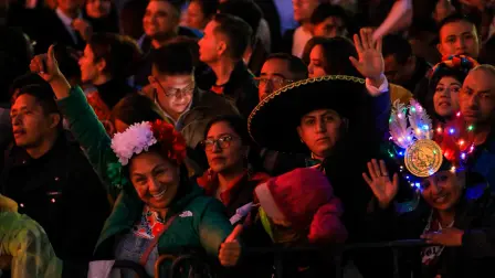 Festejos por el 215 Aniversario del inicio de la Independencia de México en el Zócalo de la Ciudad de México. En el primer evento encabezado por la presidenta Claudia Sheinbaum.