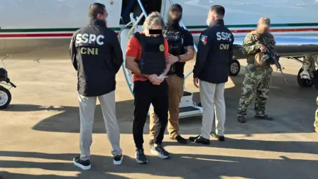 El titular de la SSCP, Omar García Harfuch, detalló que el exsecretario de Seguridad de Tabasco será ingresado al Centro Federal de Reinserción Social (Cefereso) No. 1, en el Estado de México.

Para más información del tema, visita: https://www.eleconomista.com.mx/politica/mexico-recibe-hernan-bermudez-requena-presunto-operador-cjng-expulsado-paraguay-20250917-777567.html

¡Síguenos en nuestras redes sociales para mantenerte informado!

Twitter: https://twitter.com/eleconomista 
Facebook: https://www.facebook.com/ElEconomista.mx
Instagram: https://www.instagram.com/eleconomistamx
LinkedIn: https://www.linkedin.com/company/el-economista/

#ElEconomista #EETV