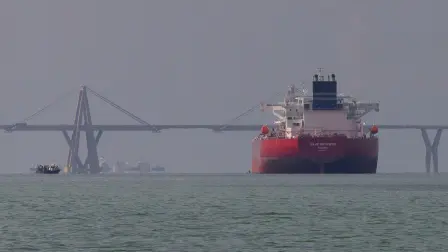 El petrolero con bandera panameña Nave Neutrino, fletado por la compañía estadounidense Chevron.