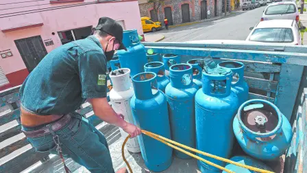 Al 31 de agosto, el precio del gas LP por litro alcanzó su máximo en Baja California Sur, con 12.58 pesos. Le siguieron Sinaloa (11.82 pesos) y Quintana Roo (11.72 pesos), según la Comisión Nacional de Energía (CNE).

Para más información del tema, visita: https://www.eleconomista.com.mx/finanzaspersonales/gas-lp-encarece-6-1-estados-impacto-bolsillo-mexicanos-20250918-777329.html

¡Síguenos en nuestras redes sociales para mantenerte informado!

Twitter: https://twitter.com/eleconomista 
Facebook: https://www.facebook.com/ElEconomista.mx
Instagram: https://www.instagram.com/eleconomistamx
LinkedIn: https://www.linkedin.com/company/el-economista/

#ElEconomista #EETV