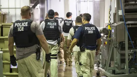 Al menos tres personas resultaron heridas en un tiroteo ocurrido el miércoles en una oficina federal del Servicio de Inmigración y Control de Aduanas en Dallas, informaron medios locales.

Para más información del tema, visita: https://www.eleconomista.com.mx/internacionales/tiroteo-centro-detencion-migrantes-ice-dallas-deja-tres-heridos-20250924-778525.html

¡Síguenos en nuestras redes sociales para mantenerte informado!

Twitter: https://twitter.com/eleconomista
Facebook: https://www.facebook.com/ElEconomista.mx
Instagram: https://www.instagram.com/eleconomistamx
LinkedIn: https://www.linkedin.com/company/el-economista/

#ElEconomista #EETV