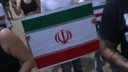 Las sanciones internacionales que levantará la ONU contra Teherán son de restricciones a su programa nuclear.

Para más información del tema, visita: https://www.eleconomista.com.mx/internacionales/son-sanciones-restableceran-iran-20250927-778997.html

¡Síguenos en nuestras redes sociales para mantenerte informado!

Twitter: https://twitter.com/eleconomista 
Facebook: https://www.facebook.com/ElEconomista.mx
Instagram: https://www.instagram.com/eleconomistamx
LinkedIn: https://www.linkedin.com/company/el-economista/
T

#ElEconomista #EETV