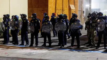 La demanda acusa a Trump de extralimitarse por su deseo de normalizar el uso de tropas militares para actividades policiales nacionales ordinarias.

Para más información del tema, visita: https://www.eleconomista.com.mx/internacionales/oregon-presenta-demanda-impedir-trump-despliegue-tropas-portland-20250928-779070.html

¡Síguenos en nuestras redes sociales para mantenerte informado!

Twitter: https://twitter.com/eleconomista 
Facebook: https://www.facebook.com/ElEconomista.mx
Instagram: https://www.instagram.com/eleconomistamx
LinkedIn: https://www.linkedin.com/company/el-economista/

#ElEconomista #Portland #Trump