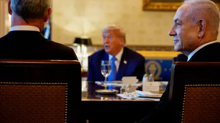 El presidente Donald Trump dijo el lunes que el primer ministro israelí, Benjamín Netanyahu, había aceptado respaldar una propuesta de paz en Gaza patrocinada por Estados Unidos y destinada a poner fin a una guerra de casi dos años en el enclave palestino, que incluye un alto el fuego y la liberación de los rehenes retenidos por Hamás.

Para más información del tema, visita: https://www.eleconomista.com.mx/internacionales/trump-presume-netanyahu-acepto-propuesta-paz-eu-gaza-20250929-779198.html 

¡Síguenos en nuestras redes sociales para mantenerte informado!

Twitter: https://twitter.com/eleconomista 
Facebook: https://www.facebook.com/ElEconomista.mx
Instagram: https://www.instagram.com/eleconomistamx
LinkedIn: https://www.linkedin.com/company/el-economista/

#ElEconomista #EETV