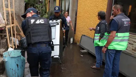 El Gobierno de la CDMX comenzó la entrega de apoyo emergente para las familias afectadas por las fuertes lluvias del fin de semana.