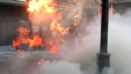 Disturbios durante la manifestación para conmemorar la matanza en Tlatelolco del 2 de octubre de 1968.