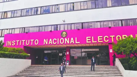 El PAN sostuvo que el TEPJF ha determinado en sentencias previas que la difusión de informes fuera del plazo legal constituye una infracción sancionable.

Para más información del tema, visita:  https://www.eleconomista.com.mx/politica/pan-denuncia-sheinbaum-ine-acusa-propaganda-ilegal-20251002-779848.html

¡Síguenos en nuestras redes sociales para mantenerte informado!

Twitter: https://twitter.com/eleconomista 
Facebook: https://www.facebook.com/ElEconomista.mx
Instagram: https://www.instagram.com/eleconomistamx
LinkedIn: https://www.linkedin.com/company/el-economista/
T

#ElEconomista #EETV