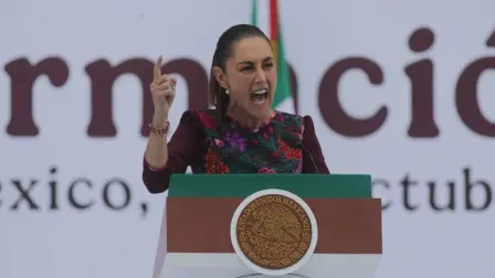 La presidenta de México rechazó los señalamientos sobre autoritarismo y aseguró que México vive un régimen basado en libertades y respeto.

Para más información del tema, visita: https://www.eleconomista.com.mx/politica/sheinbaum-asegura-informe-enriquecerse-20251005-780079.html

¡Síguenos en nuestras redes sociales para mantenerte informado!

Twitter: https://twitter.com/eleconomista 
Facebook: https://www.facebook.com/ElEconomista.mx
Instagram: https://www.instagram.com/eleconomistamx
LinkedIn: https://www.linkedin.com/company/el-economista/

#ElEconomista #Sheinbaum #InformedeGobierno