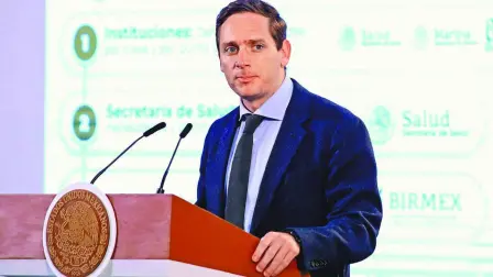 El abasto de medicamentos se está regularizando, luego de que las empresas farmacéuticas incumplidas se han puesto al corriente con la entrega de productos médicos a las instituciones públicas de salud, por lo que aún no les aplican sanciones, aseguró Eduardo Clark, subsecretario de Integración y Desarrollo del Sector Salud.

Para más información del tema, visita: https://www.eleconomista.com.mx/empresas/mejora-abasto-medicamentos-analizan-sanciones-empresas-incumplimientos-eduardo-clark-20251008-780573.html

¡Síguenos en nuestras redes sociales para mantenerte informado!

Twitter: https://twitter.com/eleconomista 
Facebook: https://www.facebook.com/ElEconomista.mx
Instagram: https://www.instagram.com/eleconomistamx
LinkedIn: https://www.linkedin.com/company/el-economista/

#ElEconomista #Medicamentos #IMSSBienestar