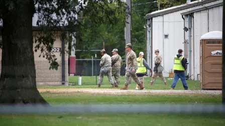 Tropas de la Guardia Nacional fueron desplegadas en Chicago, Illinois, luego de que el presidente Trump ordenó su movilización. Foto: AFP