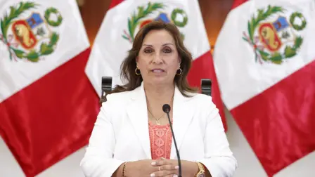 El Ministerio Público solicitó retirar el pasaporte de la exmandataria por presuntos delitos de corrupción ligados a designaciones y pagos irregulares.

Para más información del tema, visita: https://www.eleconomista.com.mx/internacionales/fiscalia-peru-pide-retirar-pasaporte-dina-boluarte-casos-corrupcion-20251010-781041.html

¡Síguenos en nuestras redes sociales para mantenerte informado!

Twitter: https://twitter.com/eleconomista 
Facebook: https://www.facebook.com/ElEconomista.mx
Instagram: https://www.instagram.com/eleconomistamx
LinkedIn: https://www.linkedin.com/company/el-economista/

#ElEconomista #DinaBoluarte