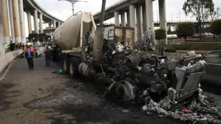 A un mes del incidente, la fiscal capitalina Bertha Alcalde Luján detalló este viernes que con base en los cálculos de especialistas y el análisis de telemetría GPS, el incidente se explicó desde tres factores: vía, el vehículo y factor humano.

Para más información del tema, visita: https://www.eleconomista.com.mx/politica/accidente-pipa-gas-iztapalapa-falta-pericia-exceso-velocidad-afirma-fiscalia-cdmx-20251010-781073.html 

¡Síguenos en nuestras redes sociales para mantenerte informado!

Twitter: https://twitter.com/eleconomista 
Facebook: https://www.facebook.com/ElEconomista.mx
Instagram: https://www.instagram.com/eleconomistamx
LinkedIn: https://www.linkedin.com/company/el-economista/

#ElEconomista #Pipa #Iztapalapa