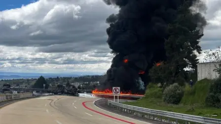 El siniestro ocurre apenas un mes después del estallido que cobró la vida de 31 personas bajo el puente de La Concordia, en Iztapalapa.

Para más información del tema, visita: https://www.eleconomista.com.mx/politica/explosion-pipa-provoca-cierre-total-autopista-mexico-puebla-20251011-781127.html

¡Síguenos en nuestras redes sociales para mantenerte informado!

Twitter: https://twitter.com/eleconomista 
Facebook: https://www.facebook.com/ElEconomista.mx
Instagram: https://www.instagram.com/eleconomistamx
LinkedIn: https://www.linkedin.com/company/el-economista/
T

#ElEconomista #EETV