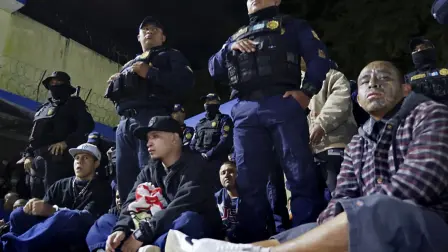 Guatemala reforzó este lunes la vigilancia en las cárceles y fronteras tras la fuga de 20 peligrosos pandilleros presos, un hecho calificado como "inaceptable" por Estados Unidos.

Para más información del tema, visita: https://www.eleconomista.com.mx/internacionales/guatemala-refuerza-vigilancia-fronteras-honduras-mexico-fuga-reos-barrio-20251013-781301.html

¡Síguenos en nuestras redes sociales para mantenerte informado!

Twitter: https://twitter.com/eleconomista 
Facebook: https://www.facebook.com/ElEconomista.mx
Instagram: https://www.instagram.com/eleconomistamx
LinkedIn: https://www.linkedin.com/company/el-economista/

#ElEconomista #EETV