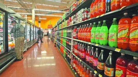 En el Paquete Económico 2026, la Secretaria de Hacienda y Crédito Público argumenta que los llamados "impuestos saludables" tienen por objetivo disminuir la compra de este tipo de productos y, con ello, mejorar la salud de la población.

Para más información del tema, visita: https://www.eleconomista.com.mx/finanzaspersonales/ieps-cigarros-refrescos-analistas-consumidores-ven-pesada-cuesta-enero-20251014-781183.html

¡Síguenos en nuestras redes sociales para mantenerte informado!

Twitter: https://twitter.com/eleconomista 
Facebook: https://www.facebook.com/ElEconomista.mx
Instagram: https://www.instagram.com/eleconomistamx
LinkedIn: https://www.linkedin.com/company/el-economista/

#ElEconomista #IEPS #Cigarros #Refrescos