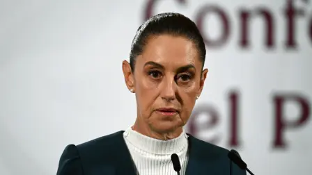 La presidenta aseguró que México actúa con soberanía y que el envío de combustible a Cuba forma parte de una ayuda humanitaria, pese a la investigación que reveló un incremento en los embarques con buques sancionados por Washington.

ara más información del tema, visita: https://www.eleconomista.com.mx/politica/sheinbaum-niega-conflicto-eu-aumento-envios-petroleo-cuba-20251016-782037.html

¡Síguenos en nuestras redes sociales para mantenerte informado!

Twitter: https://twitter.com/eleconomista
Facebook: https://www.facebook.com/ElEconomista.mx
Instagram: https://www.instagram.com/eleconomistamx
LinkedIn: https://www.linkedin.com/company/el-economista/

#ElEconomista #EETV