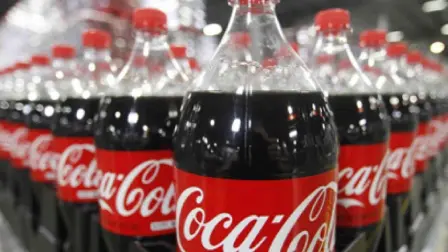 El gigante estadounidense Coca-Cola reducirá 30% el nivel de azúcar en sus refrescos para el mercado mexicano tras negociar la disminución de un nuevo impuesto a otros productos de su portafolio, informó este viernes el gobierno de la presidenta Claudia Sheinbaum.

Para más información del tema, visita: https://www.eleconomista.com.mx/empresas/cambios-prometio-coca-cola-alza-ieps-refrescos-light-cero-20251017-782319.html

¡Síguenos en nuestras redes sociales para mantenerte informado!

Twitter: https://twitter.com/eleconomista 
Facebook: https://www.facebook.com/ElEconomista.mx
Instagram: https://www.instagram.com/eleconomistamx
LinkedIn: https://www.linkedin.com/company/el-economista/

#ElEconomista #IEPS #CocaCola