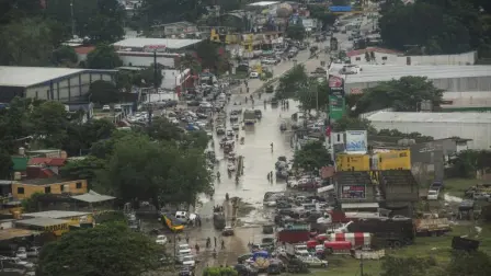 La precipitación en zonas urbanas ha aumentado en comparación con los alrededores rurales, debido a las características de estas regiones.

Para más información del tema, visita: https://www.eleconomista.com.mx/econohabitat/dia-cambio-climatico-vez-son-devastadoras-inundaciones-20251024-783284.html

¡Síguenos en nuestras redes sociales para mantenerte informado!

Twitter: https://twitter.com/eleconomista 
Facebook: https://www.facebook.com/ElEconomista.mx
Instagram: https://www.instagram.com/eleconomistamx
LinkedIn: https://www.linkedin.com/company/el-economista/
T

#ElEconomista #EETV