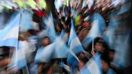 Elecciones legislativas en Argentina dan un gran respiro al presidente Javier Milei.