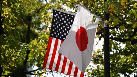 Banderas de Estados Unids y Japón.
