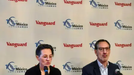 Sofía Ramírez, directora de México ¿Cómo vamos? y Juan Hernández, director general de Vanguard América Latina