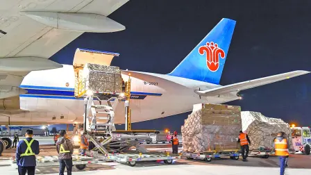 La medida será efectiva a partir del 7 de noviembre y es represalia de Washington ante su inconformidad con la prohibición de las operaciones de carga dedicada en el AICM y su traslado al AIFA, debido los supuestos efectos anticompetitivos que esta generó.

Para más información del tema, visita: https://www.eleconomista.com.mx/empresas/eu-revoca-13-rutas-aerolineas-mexicanas-aifa-aicm-20251029-784013.html
Twitter: https://twitter.com/eleconomista   
Sitio web: https://www.eleconomista.com.mx/   
Facebook: https://www.facebook.com/ElEconomista.mx   
 
#ElEconomista￼