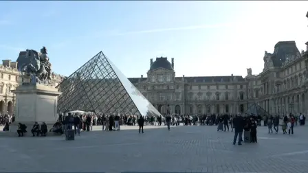 La policía francesa detuvo la noche del miércoles a otros cinco sospechosos relacionados con el robo en el museo del Louvre, entre ellos uno que podría haber formado parte del comando asaltante, indicó el jueves la fiscal de París, Laure Beccuau.

¡Síguenos en nuestras redes sociales para mantenerte informado!

Twitter: https://twitter.com/eleconomista 
Facebook: https://www.facebook.com/ElEconomista.mx
Instagram: https://www.instagram.com/eleconomistamx
LinkedIn: https://www.linkedin.com/company/el-economista/

#ElEconomista #EETV