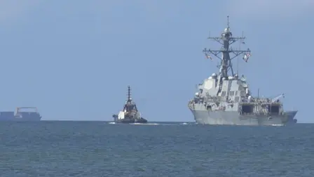 Un buque destructor de Estados Unidos zarpó el jueves de un puerto de Trinidad y Tobago, a poco más de 10 kilómetros de las costas de Venezuela, en medio del despliegue militar que ordenó Washington para su operación antidrogas en el Caribe, constataron periodistas de la AFP.