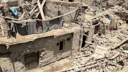 Al menos una veintena de personas murieron y medio millar resultaron heridas en un terremoto de magnitud 6,3 que azotó el lunes el norte de Afganistán, dos meses después de un mortífero sismo en el este del país, informaron las autoridades.